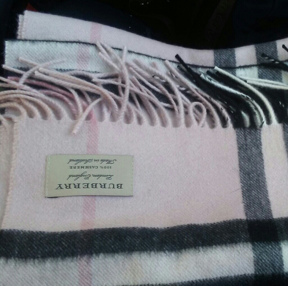 BURBERRY CASHMIER SCARF